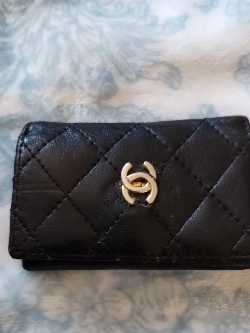 CHANEL Black Quilted Leather Key Case with Gold CC Emblem - Picture 6 of 6